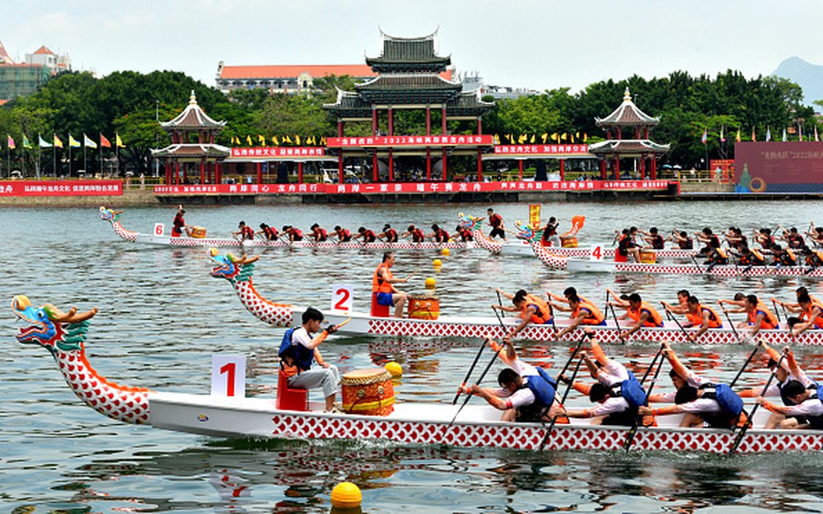 Festival Perahu Naga: Experience the Thrill of Dragon Boat Racing Festival Perahu Naga: Experience the Thrill of Dragon Boat Racing